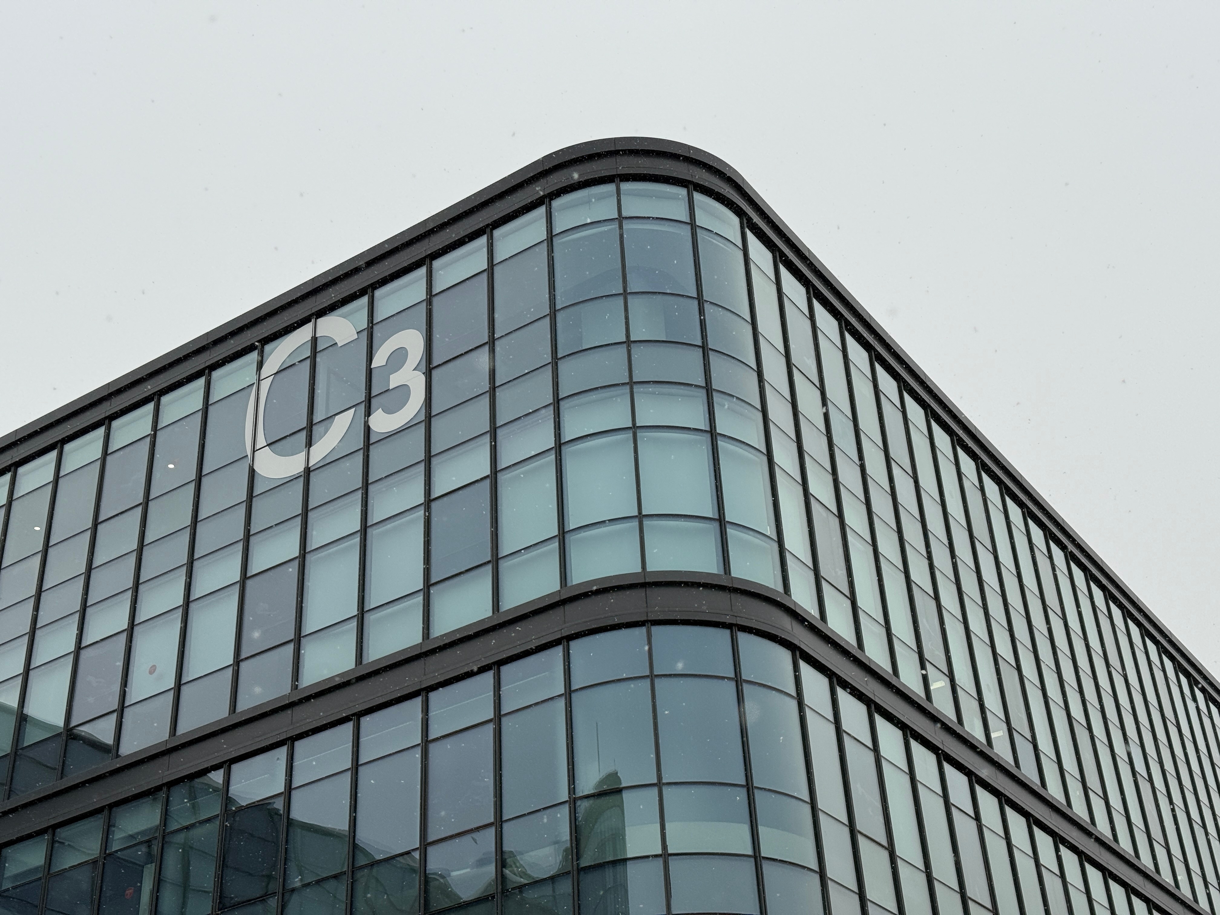 下雪了，理了短发，冻死了🥶 北京·理想汽车北京研发总部C区