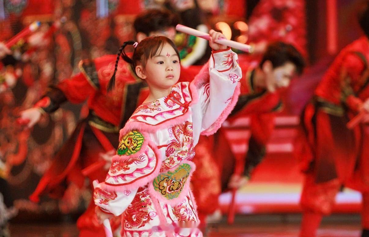 破春光主角人选 宋晓要是真找个只会演都市精英的女演员来，那潮汕菜市场里砍价的人情