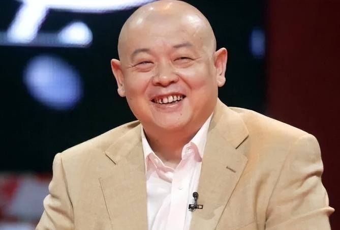 2005年，演员傅彪患上癌症，冯小刚掏出了200万给对方，张国立也给了40万，而