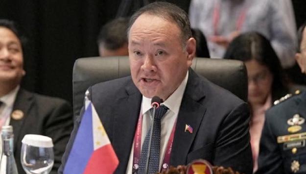 菲律宾向中国放出警告：“要是中国还在黄岩岛周边保持解放军存在，菲律宾将拉上周边国