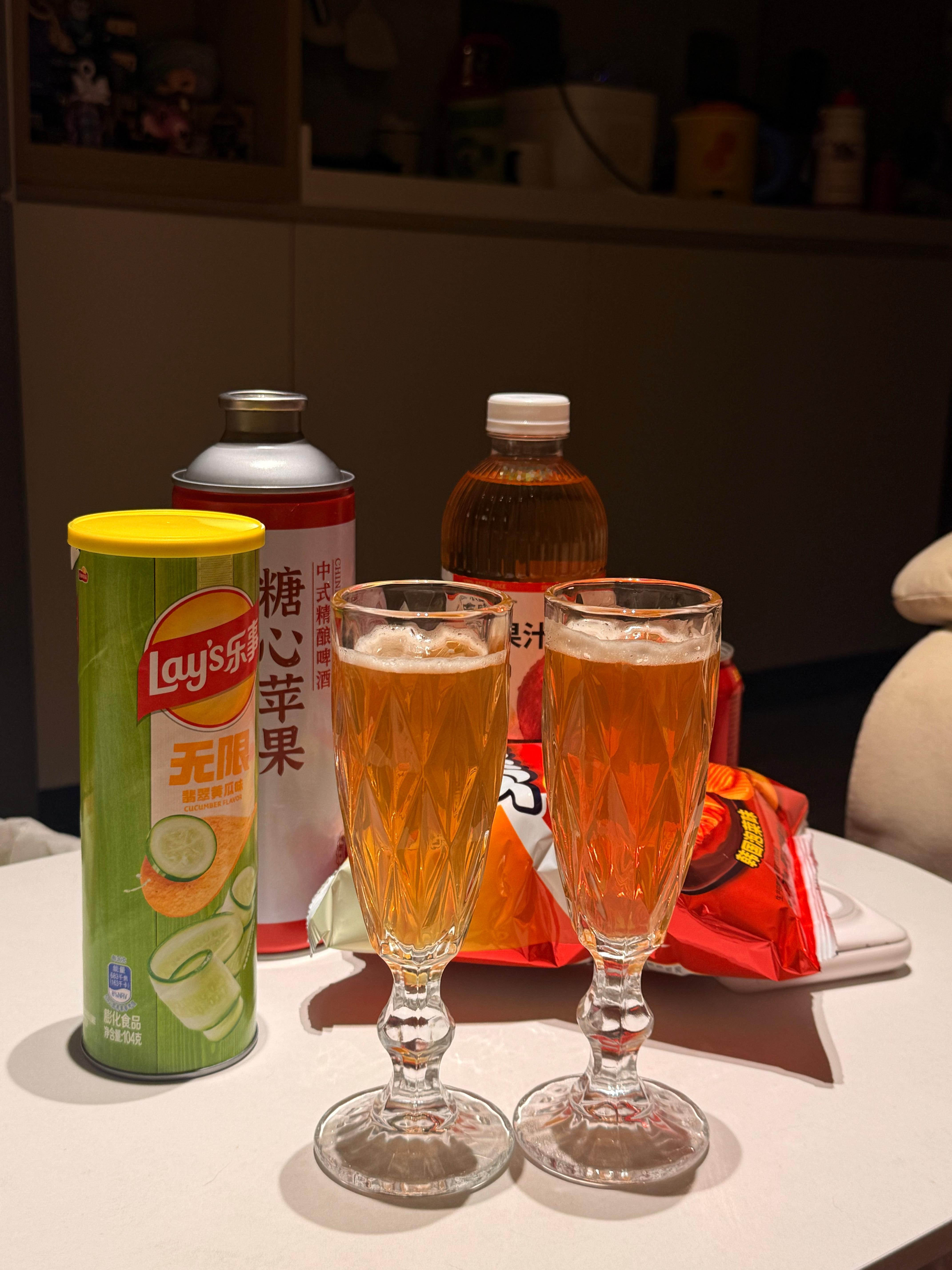 在娜娜家：1.不想写周报，一直在p图，娜说你想咋滴？把美图也放进周报给老板欣赏顺