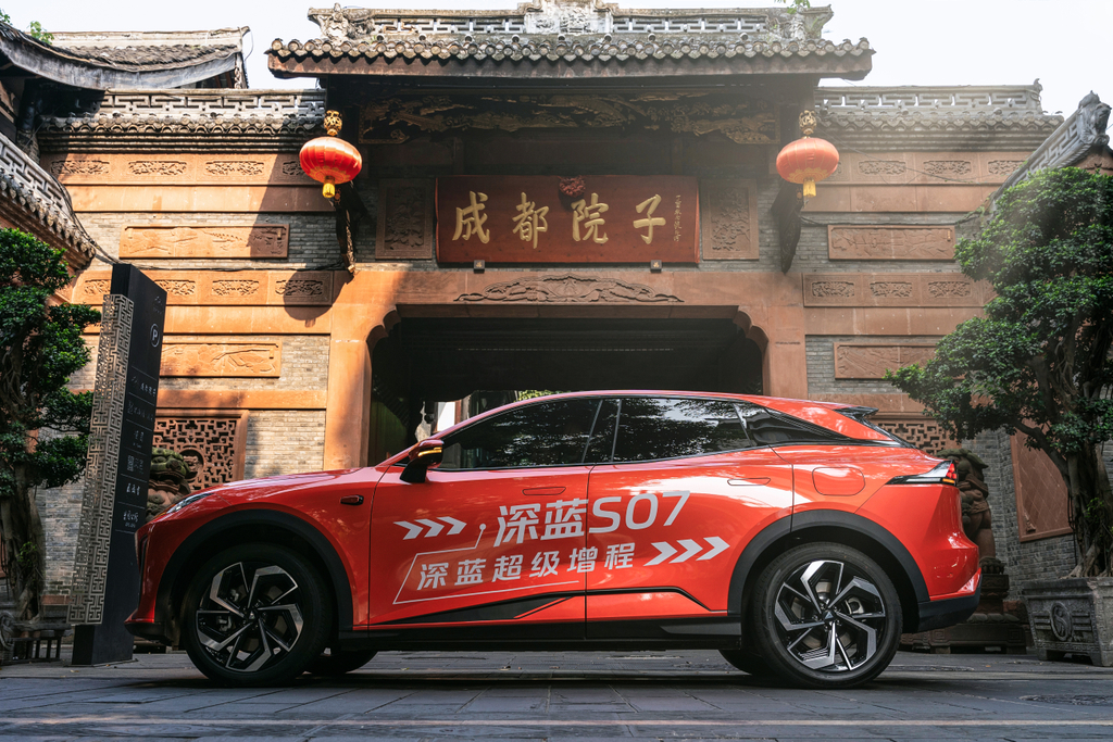 想入手一辆新能源SUV，不知道怎么选？宝子们，看看深蓝S07吧。它搭载华为乾崑智
