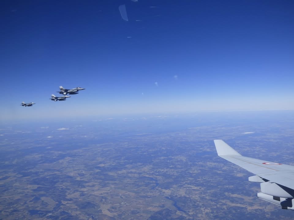今日战隼 波罗的海空中警巡中的葡萄牙空军和罗马尼亚空军F16AM 军用飞机信息汇