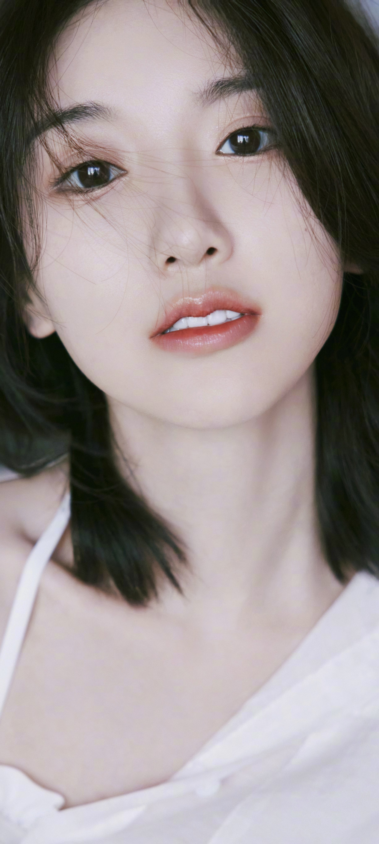 毛晓彤白衬衫壁纸头像，好美的纯欲风。毛晓彤