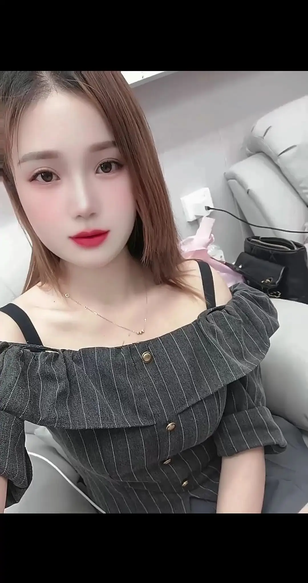 任何话说透了  都是笑话 任何人看穿了  都是悲剧