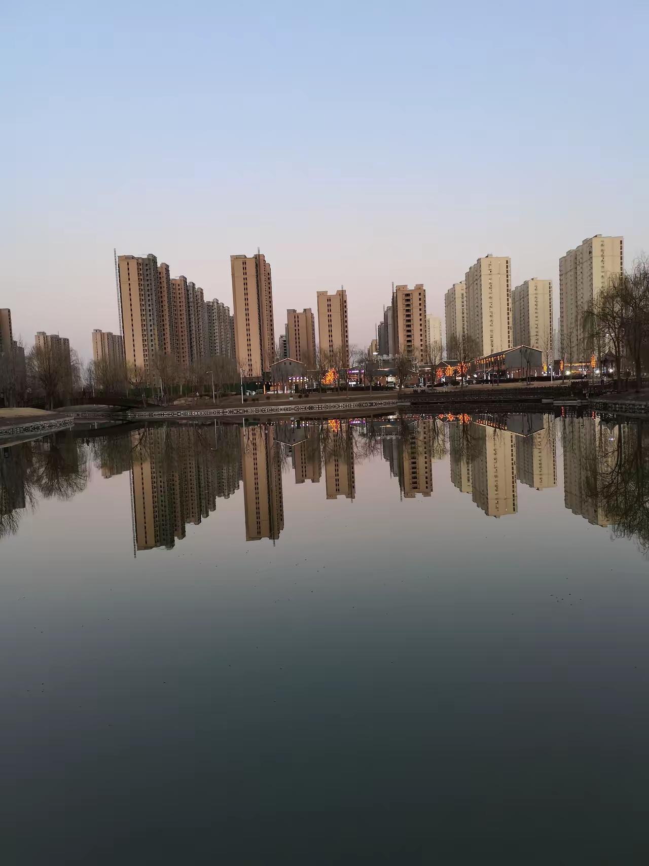 我们顺路，搭你一程！
  过了年十五了，他在网上和车站都没有买上票，很是着急。