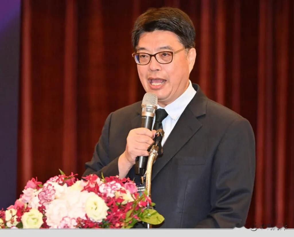 台湾当局究竟要抗议什么？
事情是这样。国际拳击总会（IBA）日前宣布中华台北队的