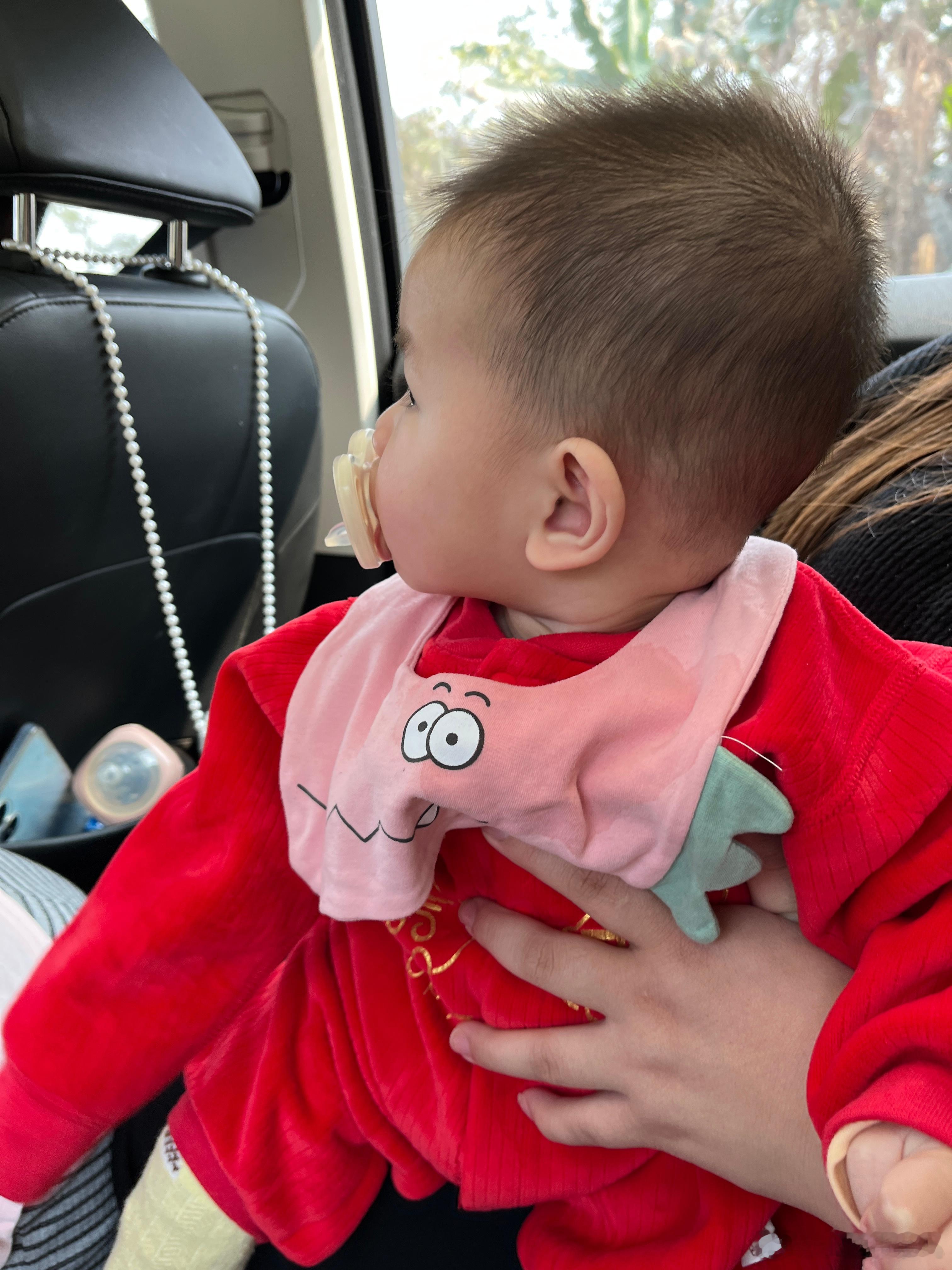 才到玉林，去嫂子那里玩，她那里办酒要摆三天，还要请全村一起来吃席，和我们这里的风