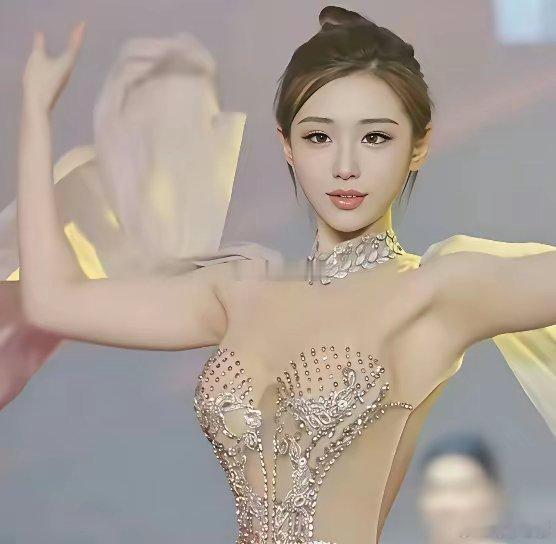 这是在选美吗？前胸贴后背也算美？ 