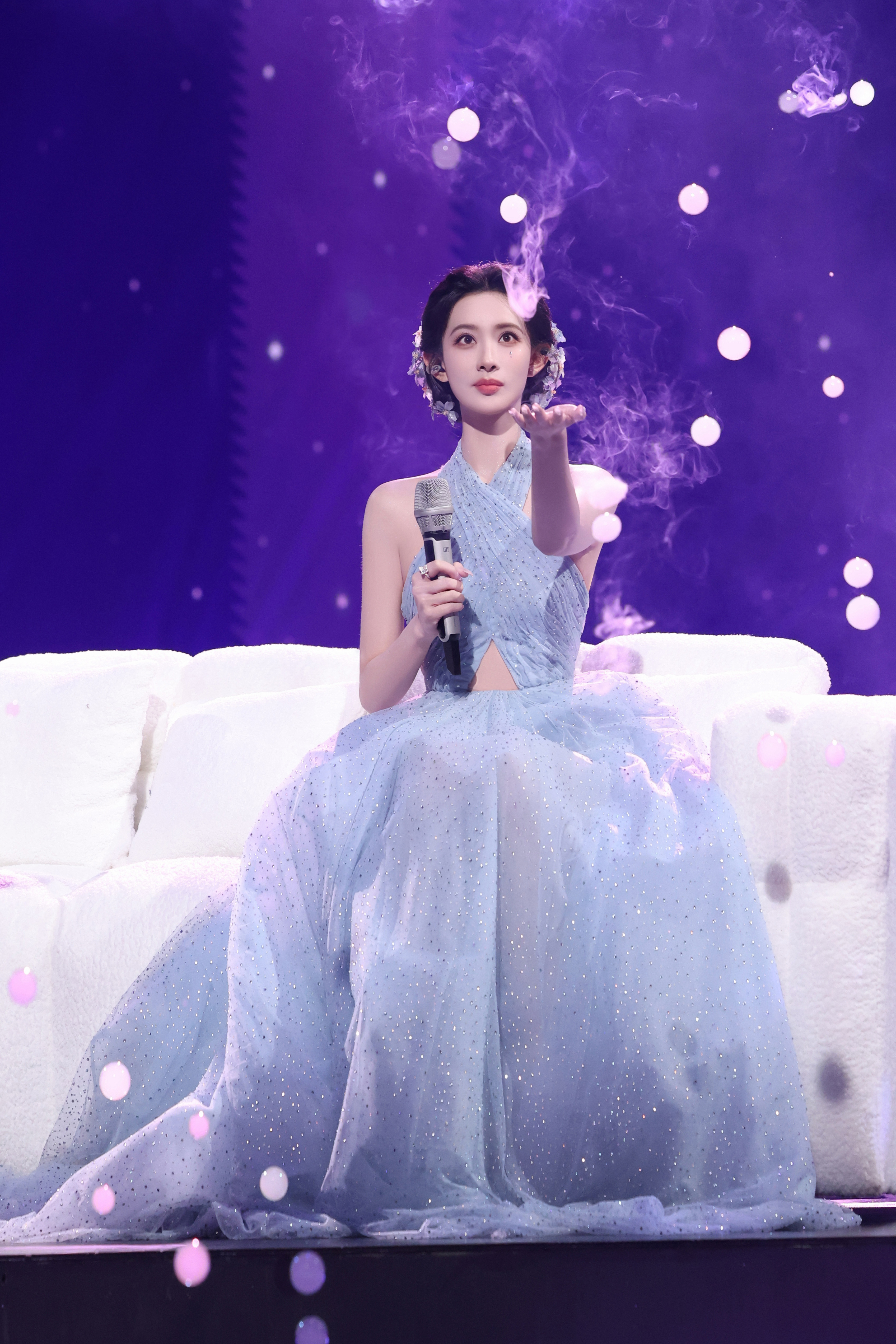 王鹤棣孟子义腿上吻孟子义 在复制粘贴的时代，你是手写的诗