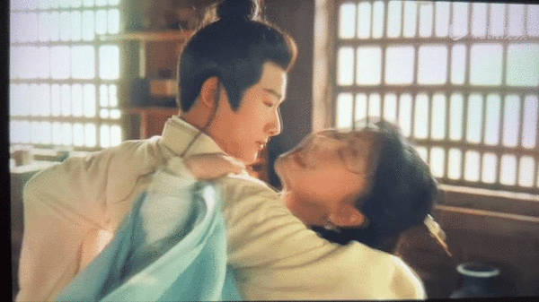 果然动图能看见一个人的颜值底线，🍇算是彻底崩了 ​​​