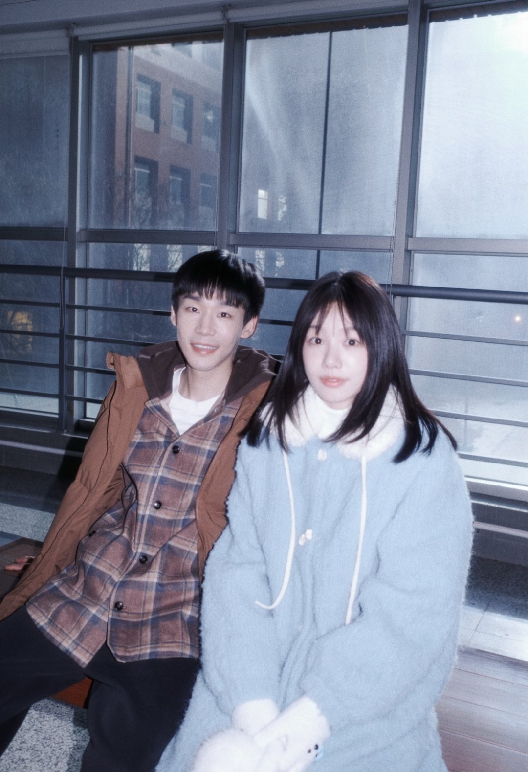 徐梦洁来陪我上班，给我拍照 不许只拍左右