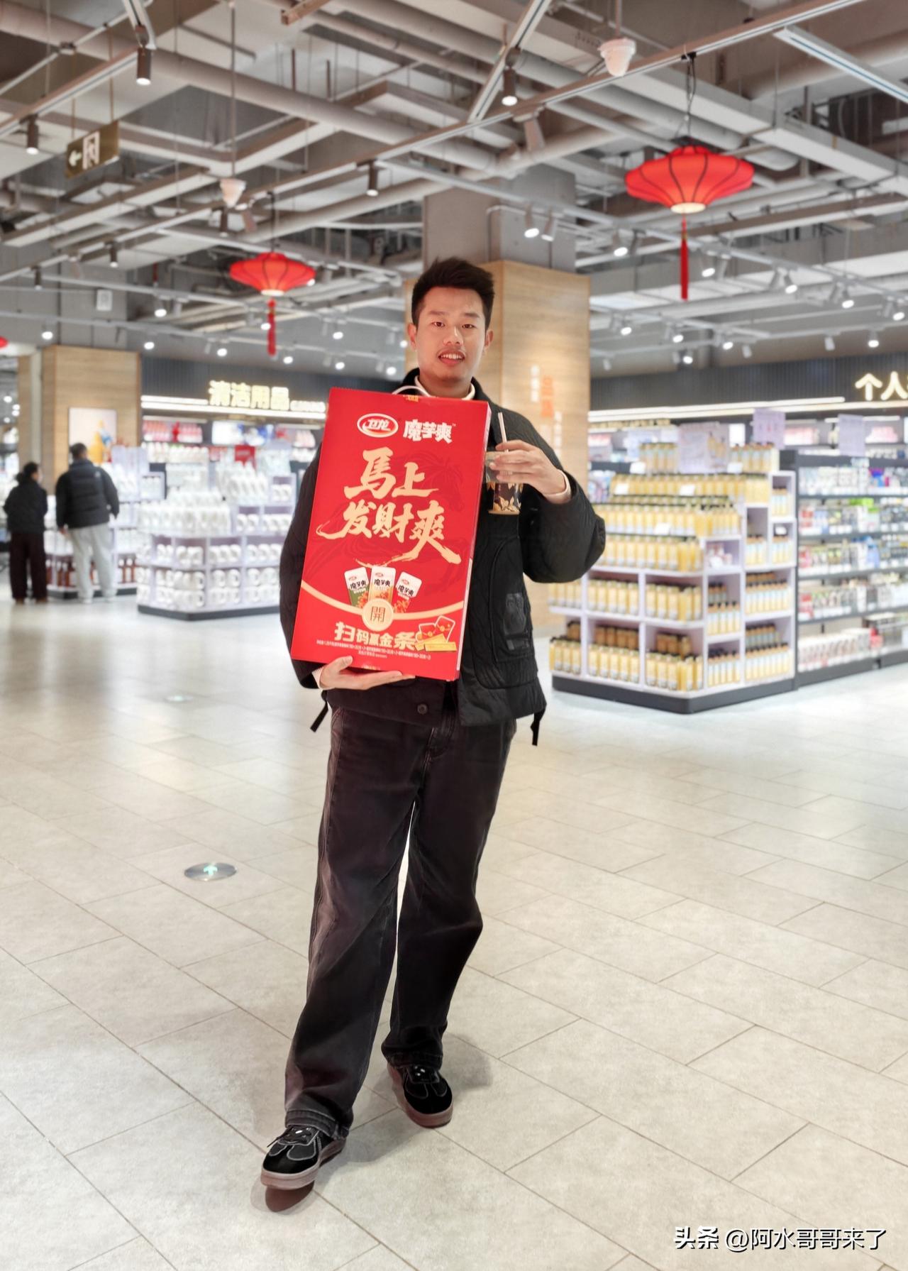 我跟张凌赫也有同样的烦恼，因为长的太帅让你们忽略的我的视频内容！

你们这样可不