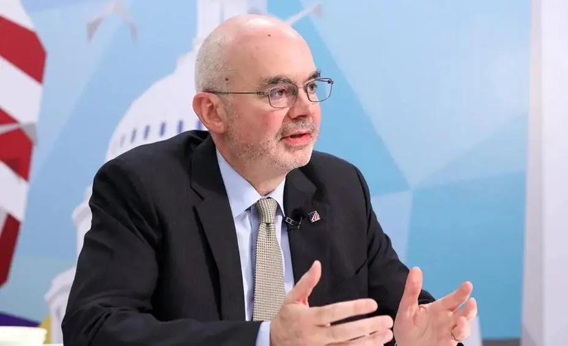 美国在台协会处长谷立言近日接受联合报专访时妄称，"两岸不设前提的交流，才是避免误
