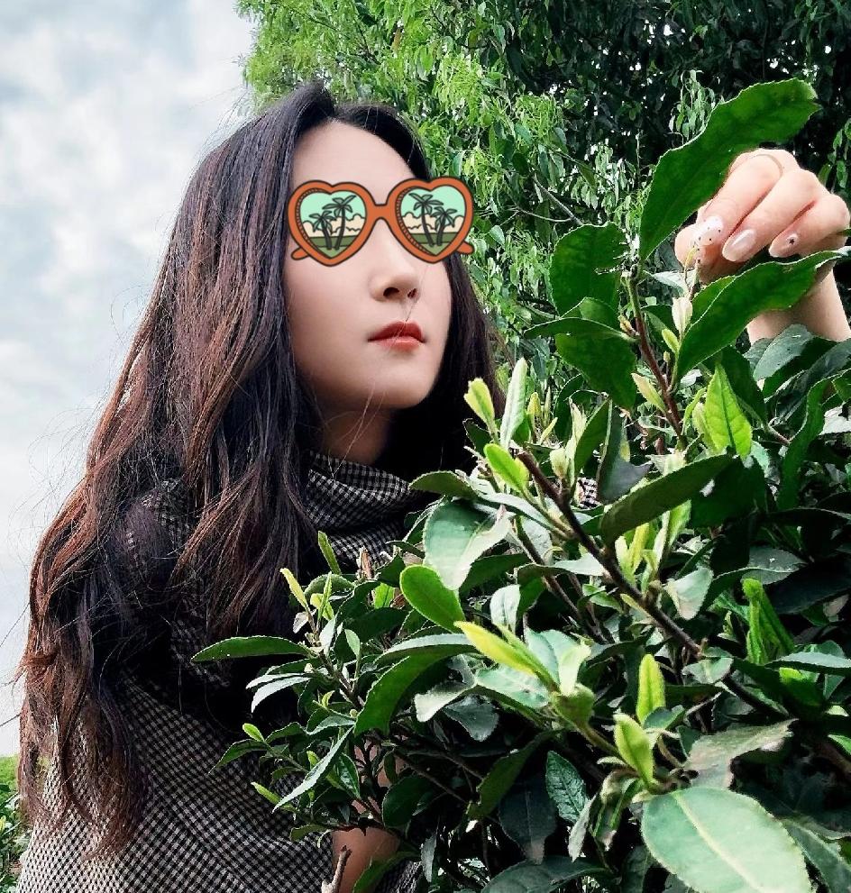 茶园绿意里，我与自己坦诚相见💚
 踏入梅家坞的茶田，最先撞入眼底的，是漫山遍野