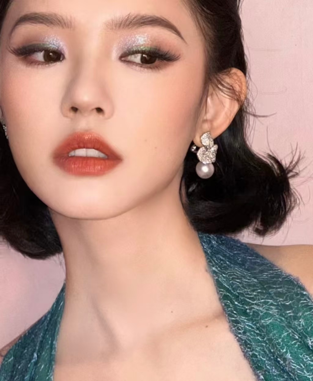 林允林品如发型  林允这款新中式短发卷翘的很漂亮，我直接梦回黑化版林品如！林允：