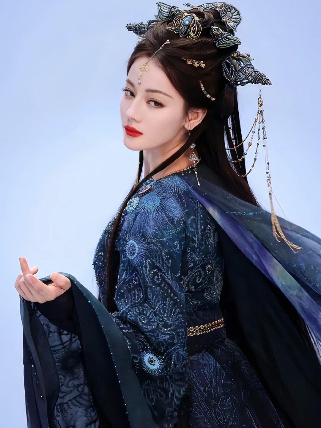 网传迪丽热巴李昀锐合作狂潮领上谁看了不羡慕李昀锐的女主运啊，居然能和迪丽热巴一同