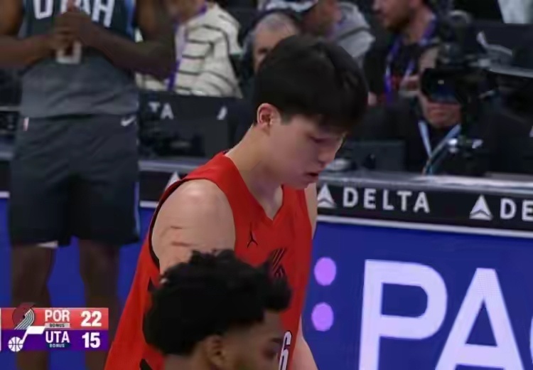 波特兰开拓者 值得一提的是在第一节比赛中，杨瀚森终于敢持球冲击篮下了，这真是一个