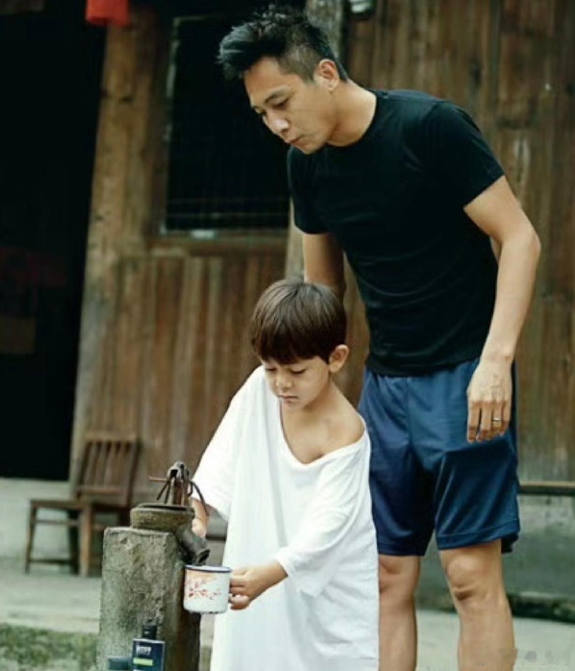 可怜弱小且无助的诺一宝宝，刘烨：诺一无所谓 我的衣服必须合身[doge] ​​​