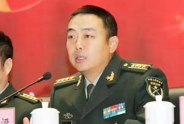【国之重器】
国乒大校刘国梁、
中校王浩樊、
少尉樊振东
刘国梁已经达到副师级待