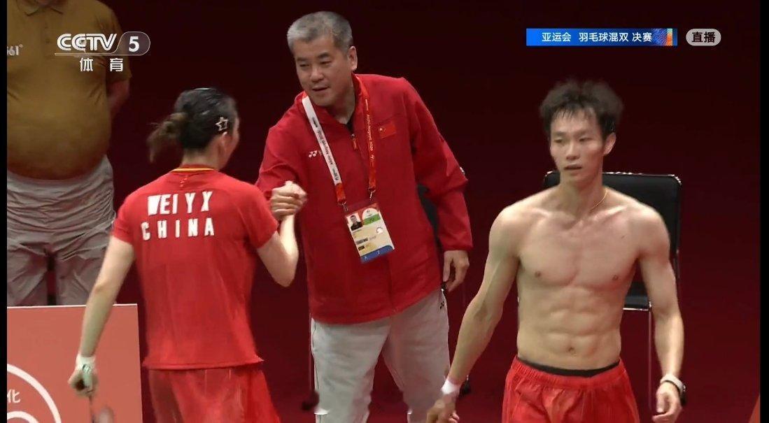 蒋振邦魏雅欣为国羽拿下本届亚运会第一块单项金牌蒋振邦魏雅欣金牌 蒋振邦魏雅欣2比