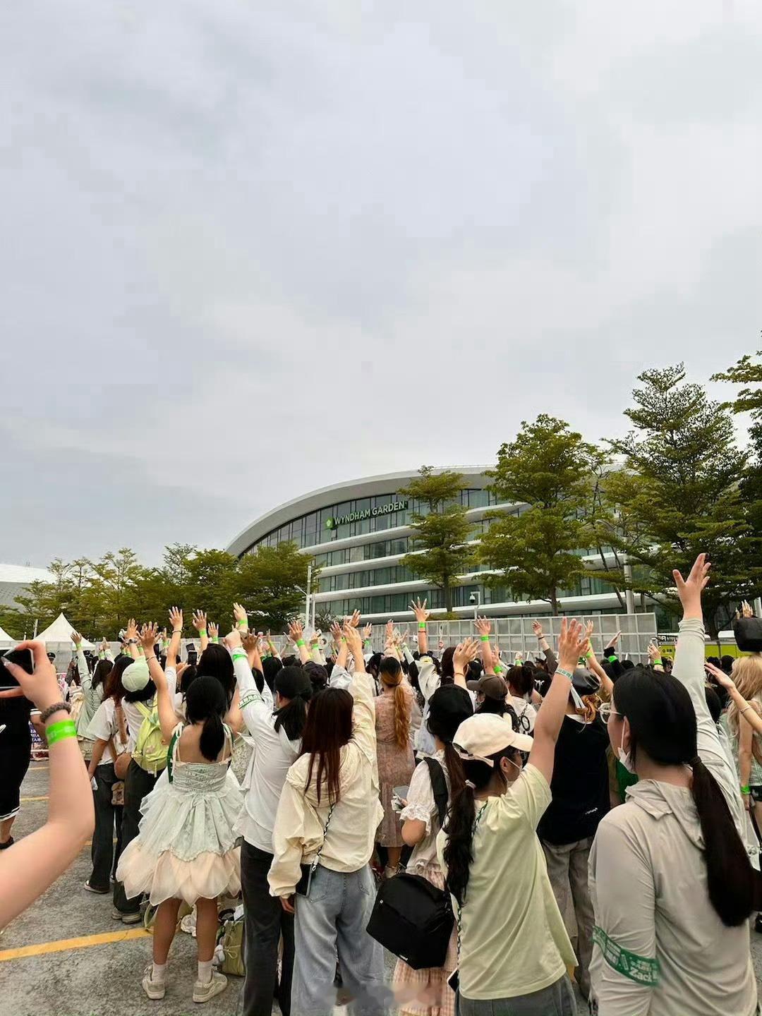 四天各场内志愿者都很缺人 只要有票就报志愿者好吗 不要怕 谁都有第一次 跟着大部