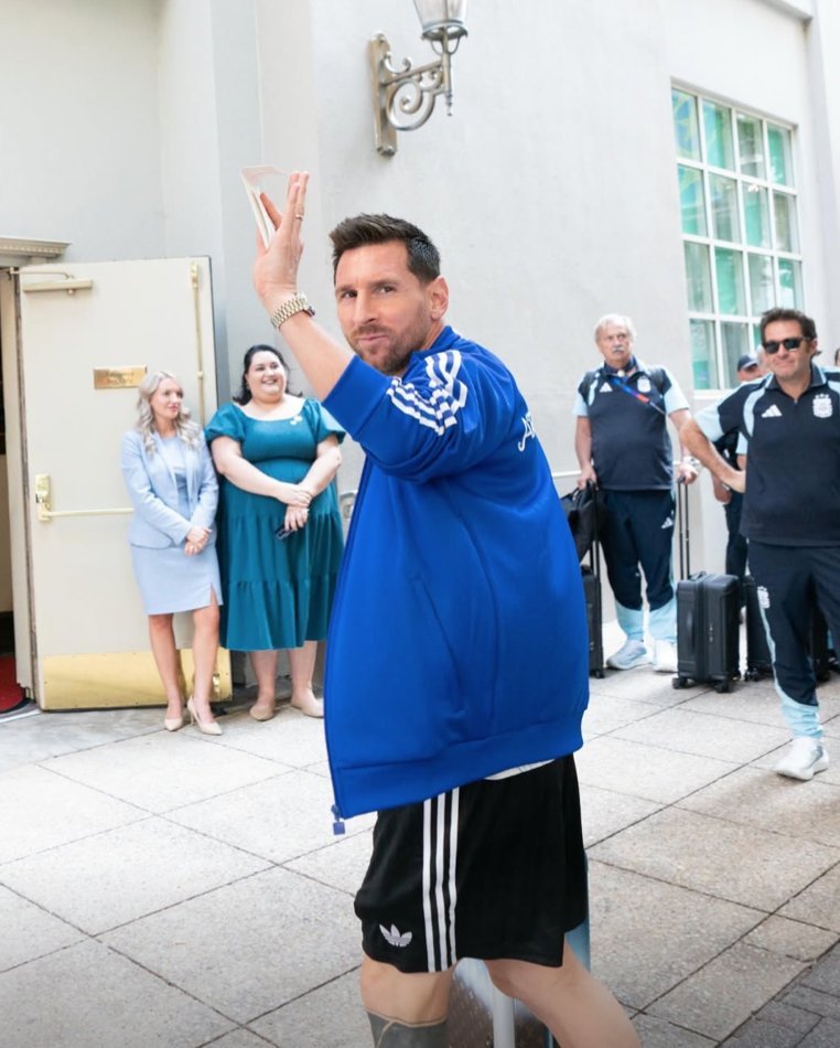 👋 