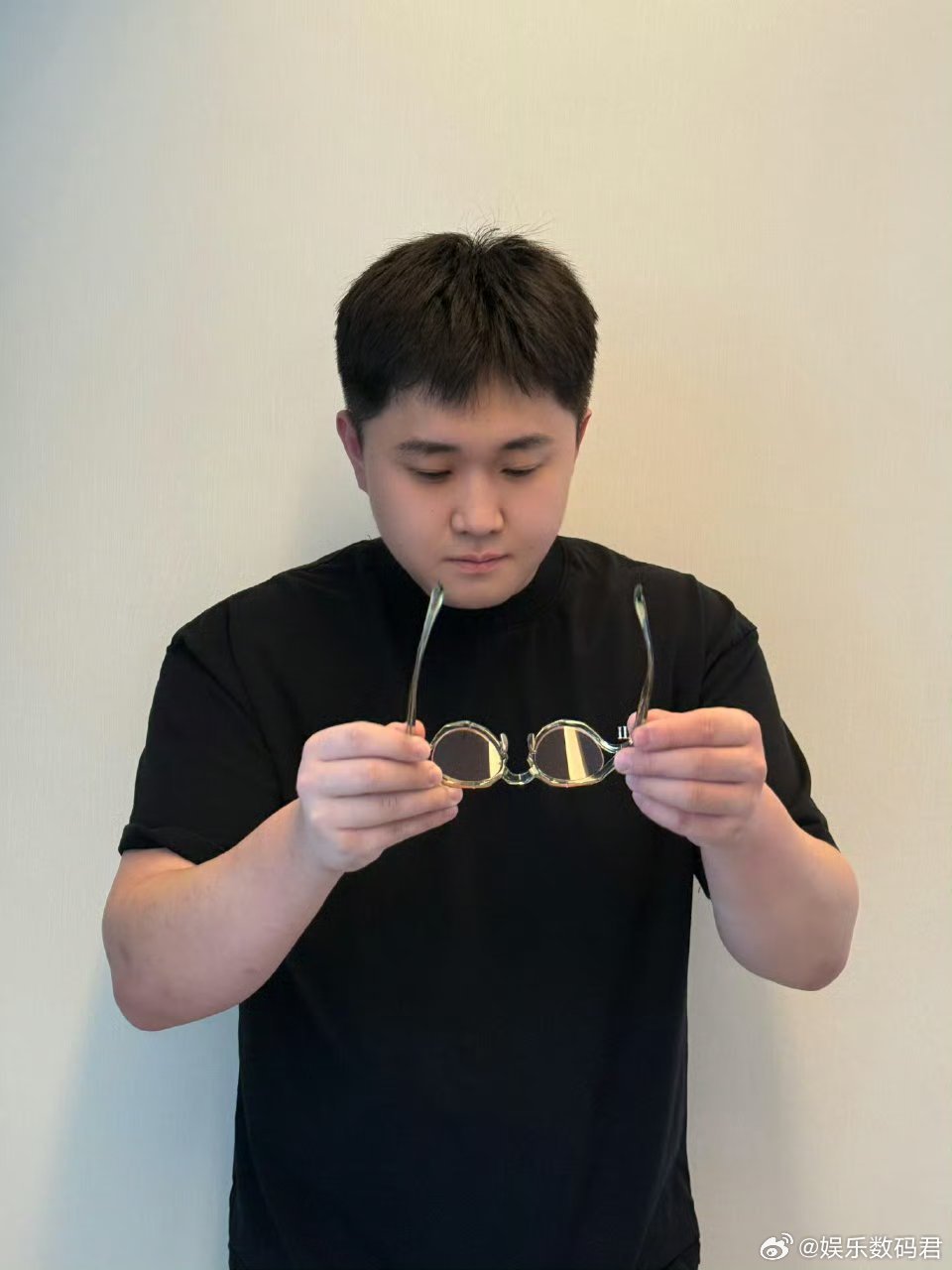 张百乔给皓瑞刷礼物 张百乔给皓瑞刷礼物也太暖了！互动里满是真诚，这波操作圈粉，看