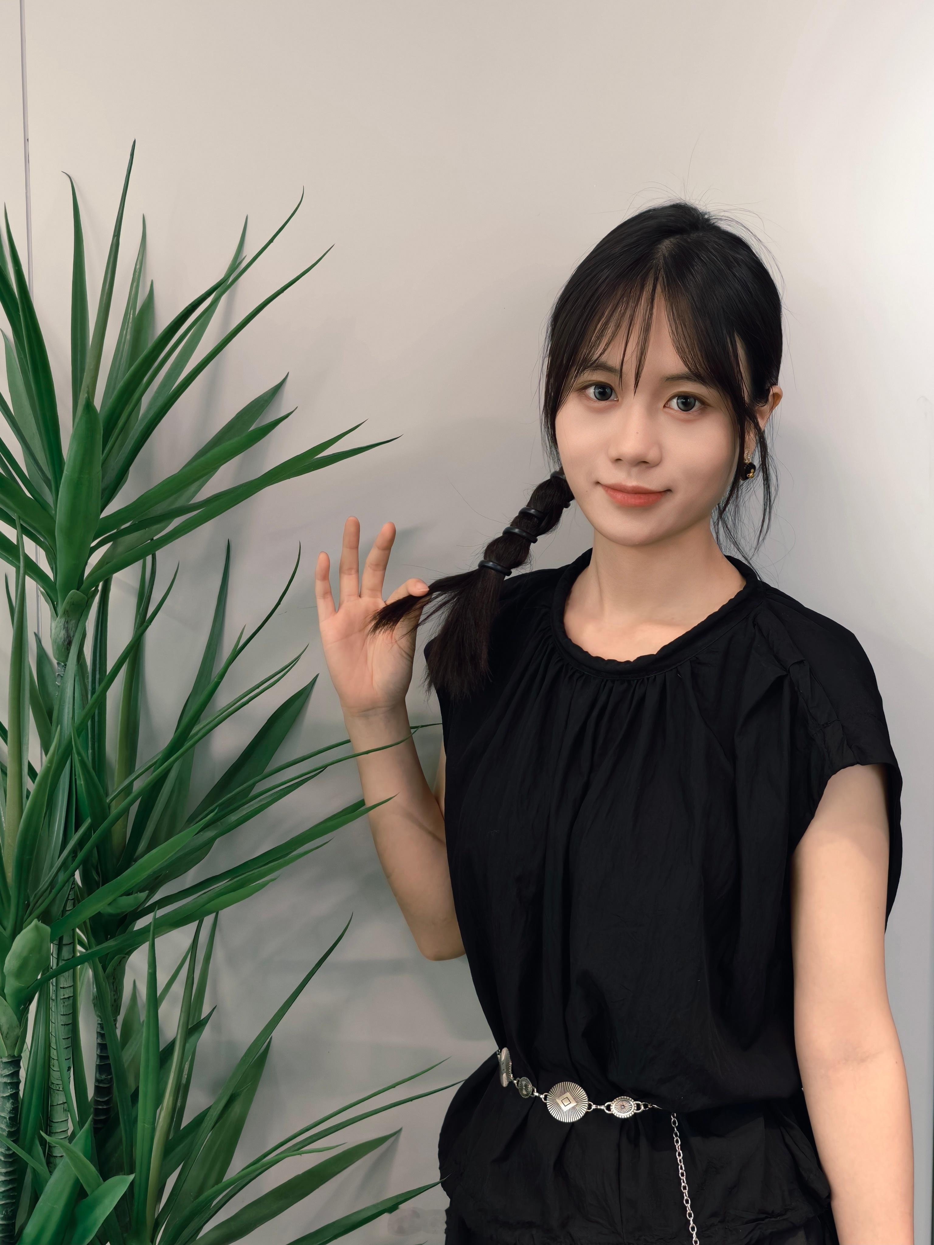 OVMH四家人像模式都有负片模拟滤镜了室内仓促随手拍一组OPPO Find X8