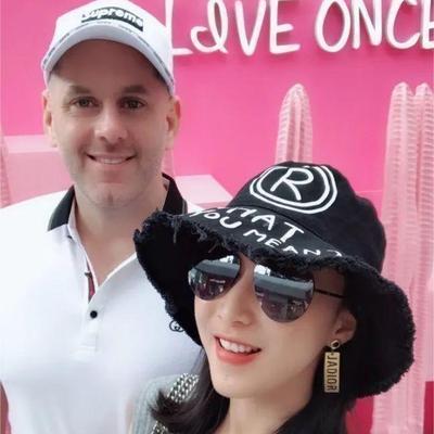 美国健身教练公开炫耀，自己在中国睡了1242个中国女孩，还说“睡她们太容易了”，