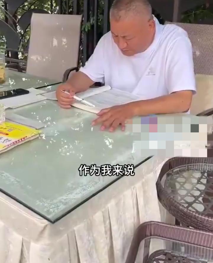 高考钉子户梁实再战第30次高考，真不是作秀
 
时隔一年，梁实又要走进高考考场了