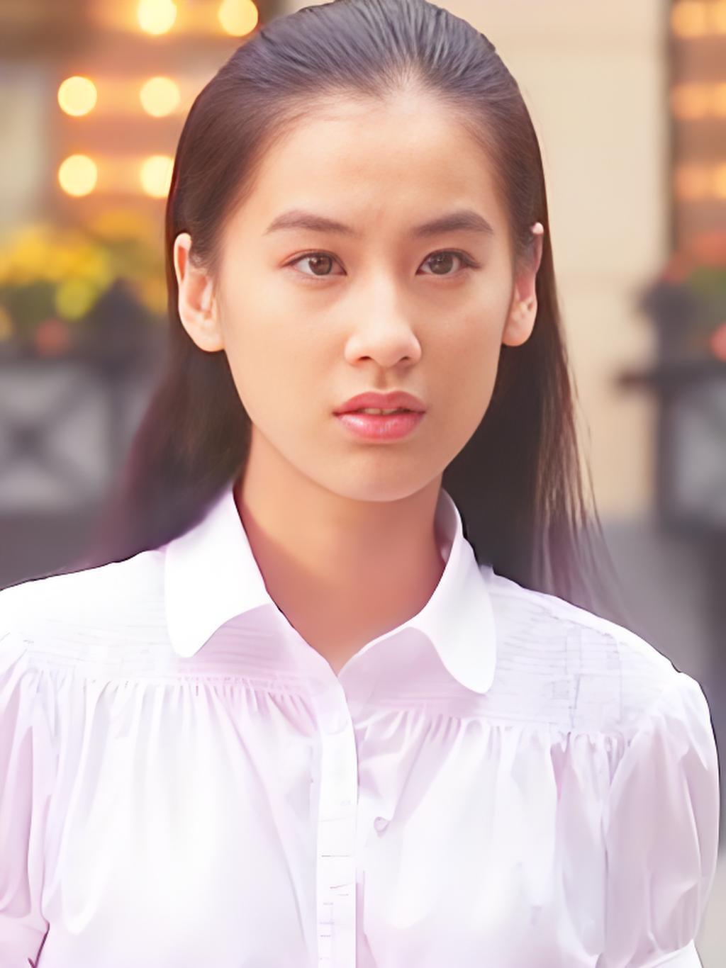 黄圣依年轻的时候确实是漂亮，只是不明白为啥看上了杨子！

前几天黄圣依要和杨子离