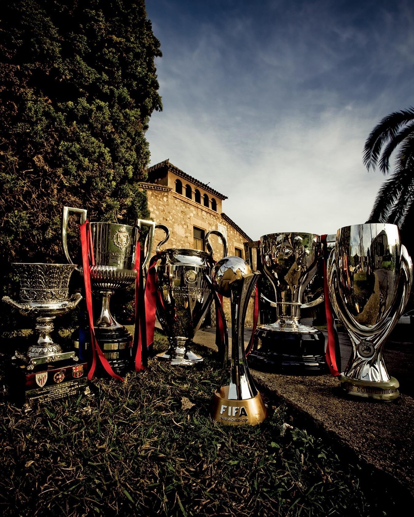 看到这张照片很感慨，诺坎普旁边的“小农庄”荒废已久，但是这里是巴萨的精神内核所在