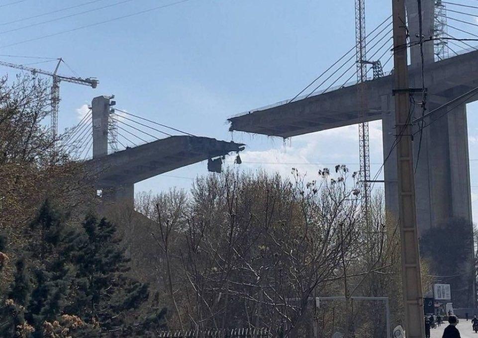 炸桥了！央视新闻报道称，当地时间2026年4月2日，伊朗方面表示，卡拉季阿齐米耶