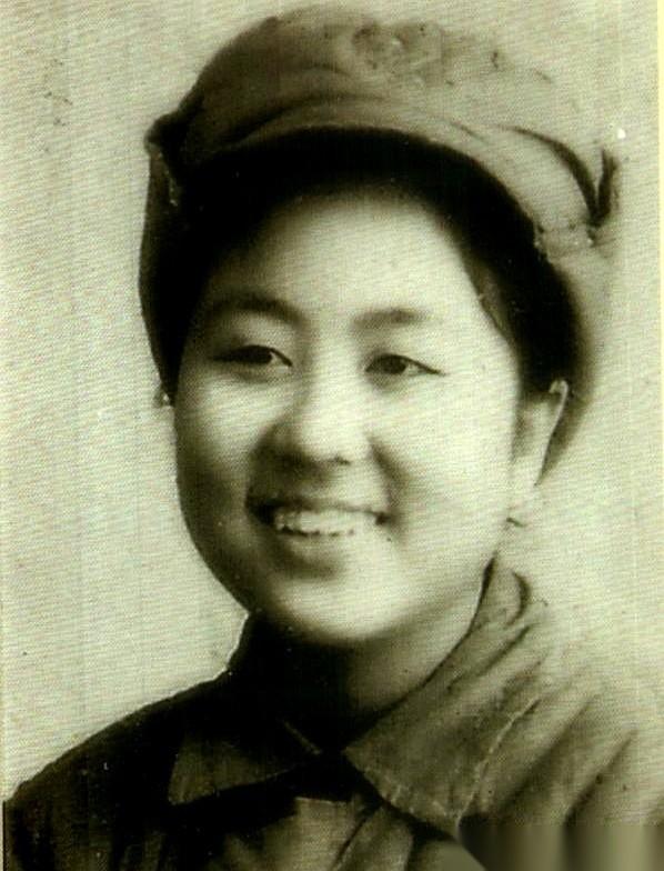 1951年，朝鲜，一个叫曾皖筠的重庆姑娘，17岁。
她当时在野战医院，接到一个命