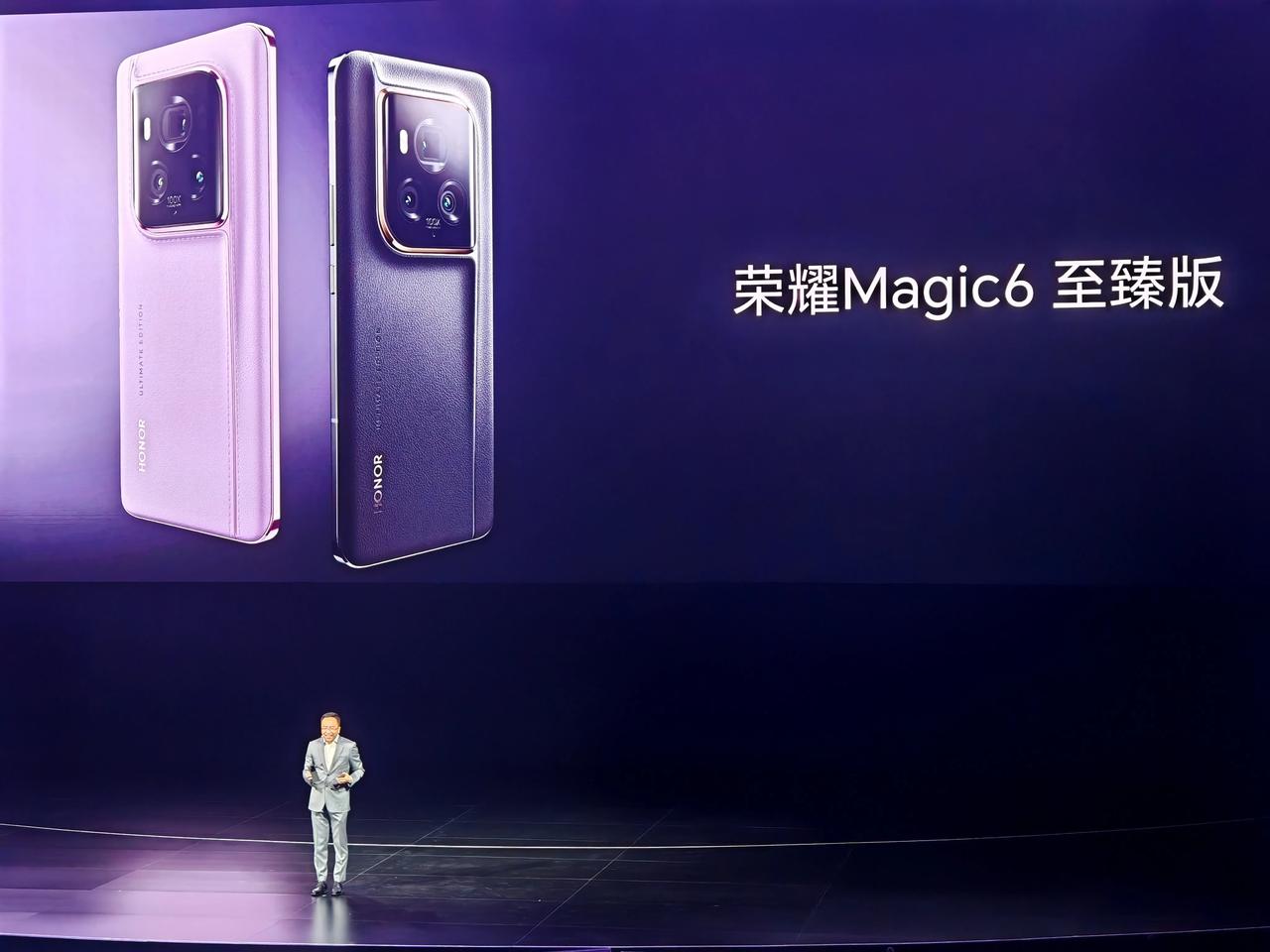 主角来了，荣耀Magic 6至臻版，屏幕玻璃升级了荣耀金刚巨犀玻璃，防摔也耐刮。