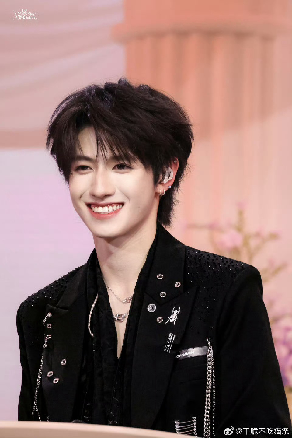 网传TOP新歌许嵩词曲完全是因为朱志鑫太牛了带飞全团