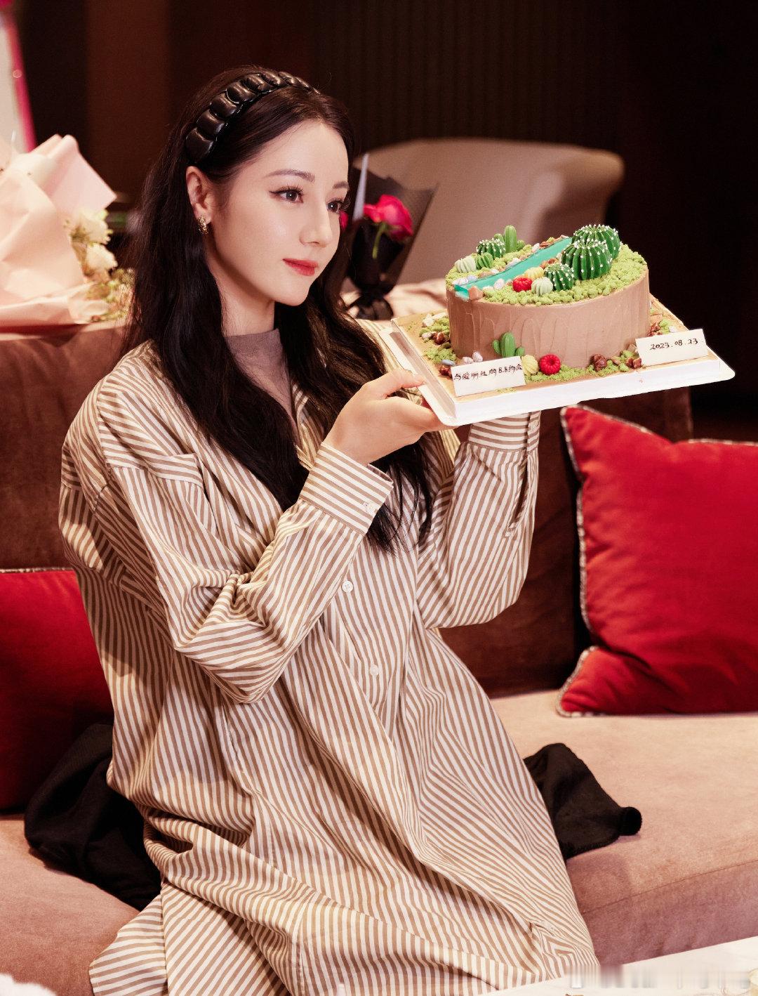 迪丽热巴超话星愿池夏日青春派对“我希望大家可以像去喜欢别人一样去喜欢你们自己，然