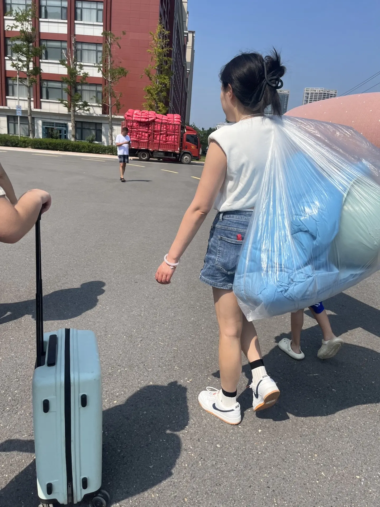 我一直在想我为什么会恋爱脑呢 是因为我缺爱吗 但我的家人朋友都很爱我 ...