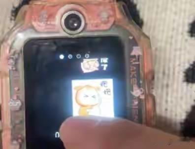 大家觉得这位母亲做得很称职吗？真的值得扪心自问一下，自己当甩手掌柜，平时靠外公带