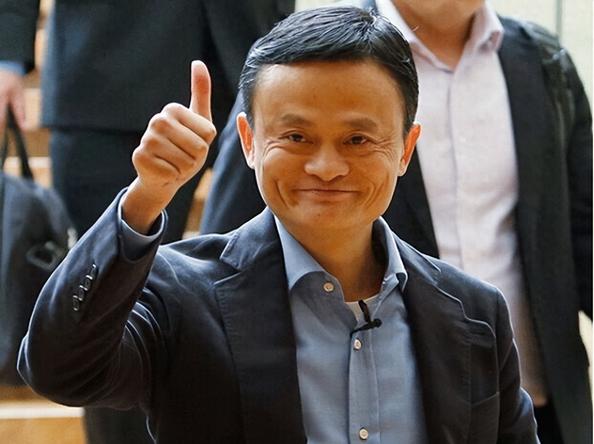 账上躺着4700亿，还向市场伸手要钱！股价大跌8%，马云拿出6亿港元抄自家公司股