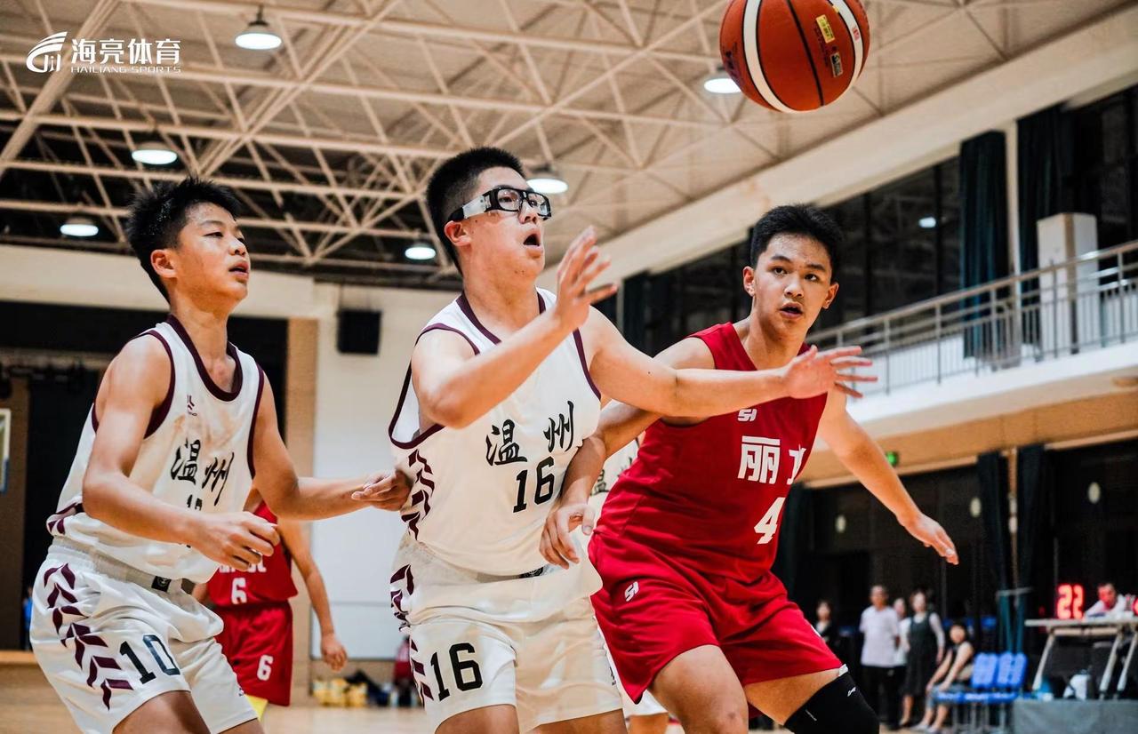 祝贺张导带领温州队在浙江省青少年篮球冠军赛中成功登顶🏀也祝贺培恩同学圆梦省赛