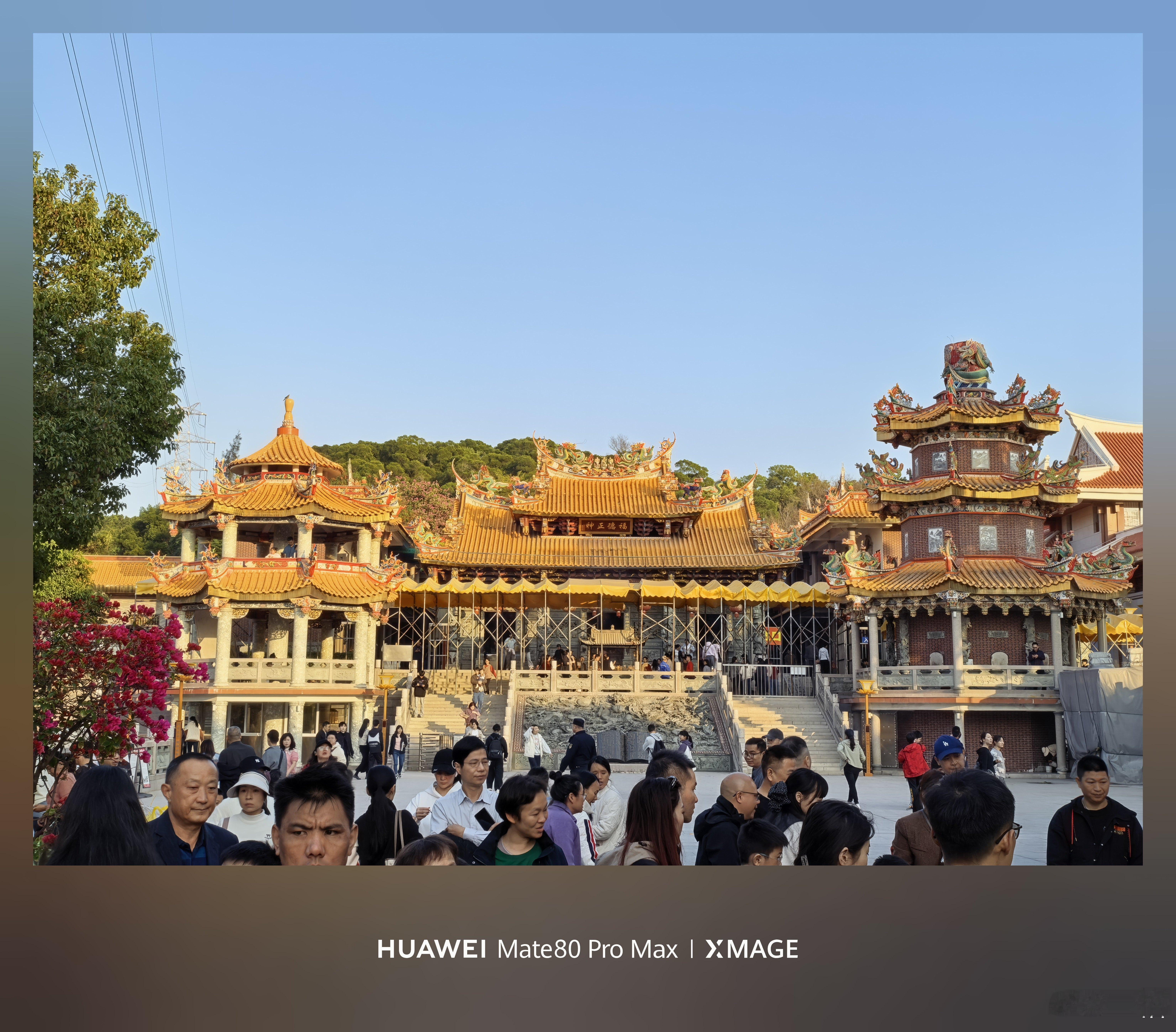 山顶居然这么热闹，仙岳山发展真不错呀。 