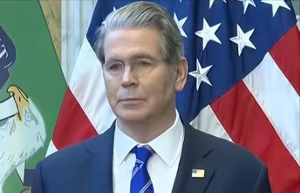 中方反制见效！美国财政部长当场叫嚣："中国再不卖稀土，我就把几十万留学生全赶回去