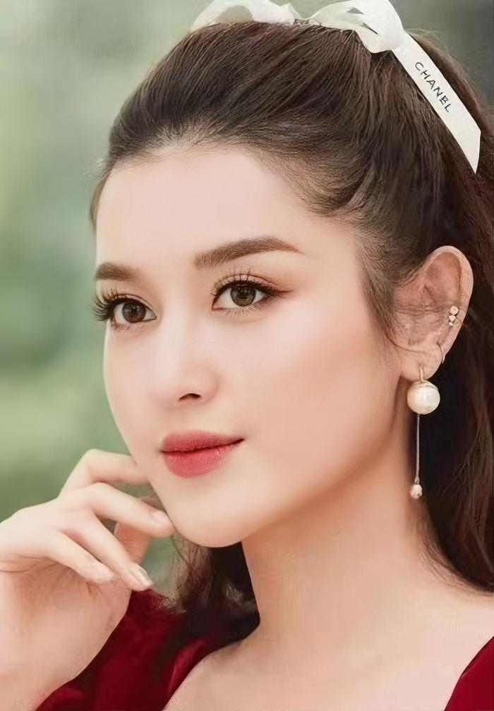 越南女神阮陈玄眉，凭绝世容颜与顶级身材火遍全网，被誉为东南亚颜值天花板、越南国宝