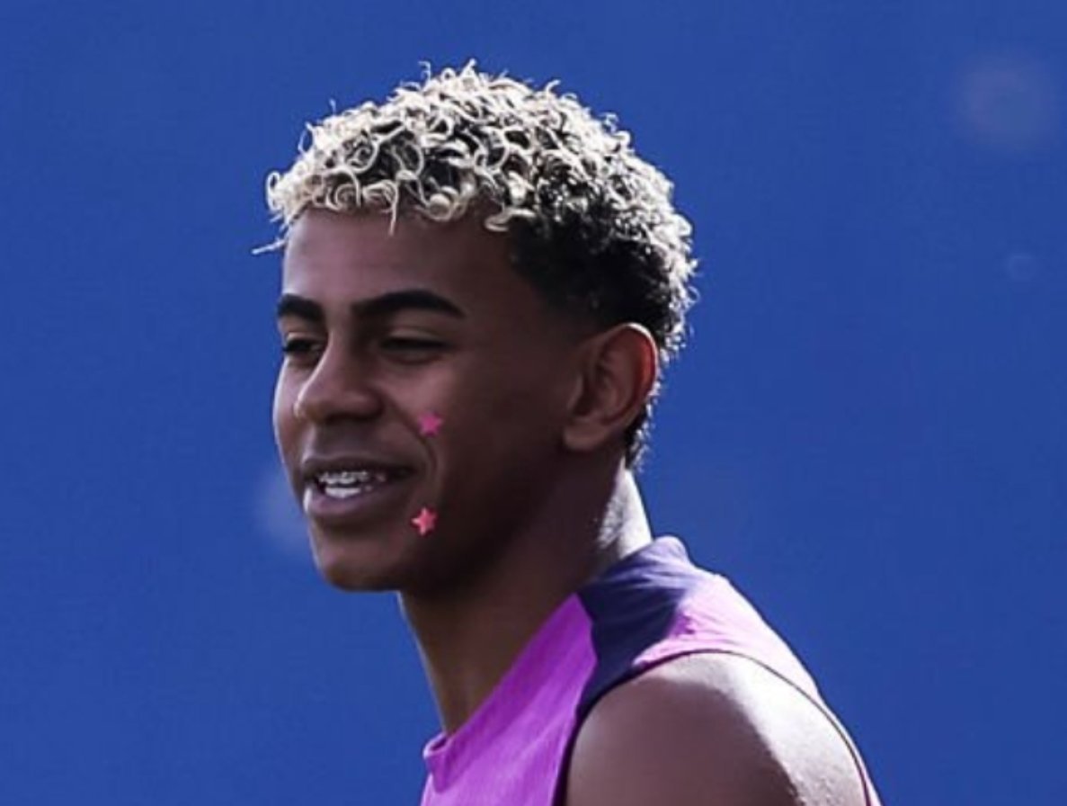 每体：亚马尔脸上的星星图案的秘密……是医疗手段还是争议？ ❓ ◼️这些粘性星星不