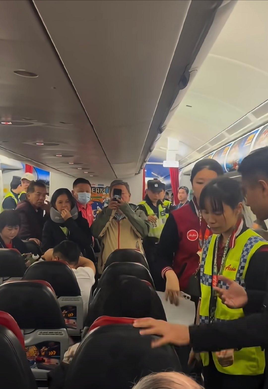 南航空姐大闹飞吉隆坡航班？南航声明：查无此人！
一名自称是南航空姐的女子在马来西