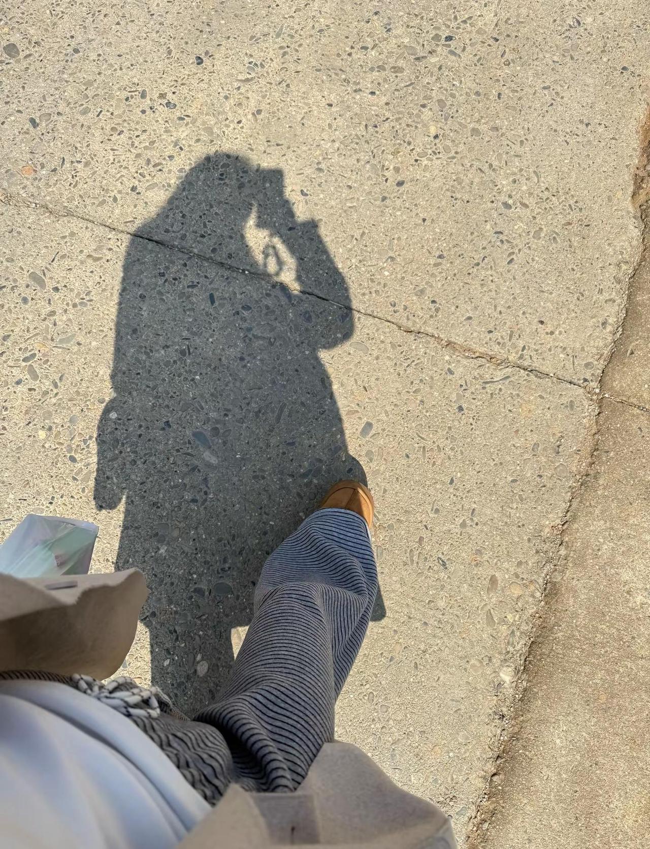 晚婚就是原罪。父母催你结婚 亲戚劝你别再挑了 凑合凑合得了 晚婚或许在大人眼里就