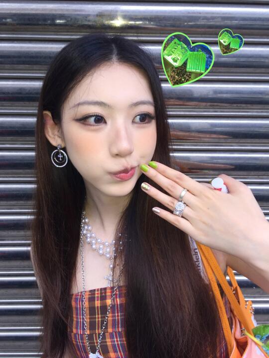 看指甲猜去看了谁的演唱会