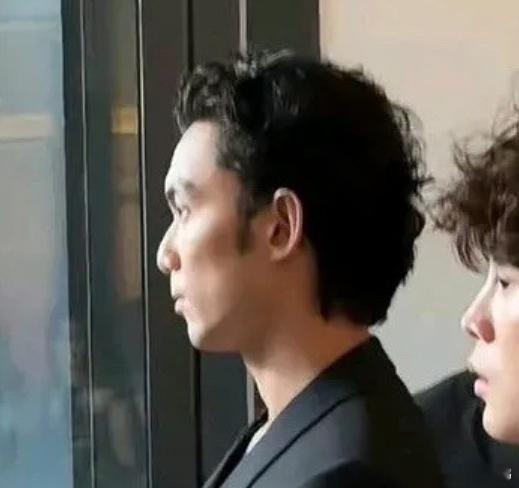 吴磊的侧脸是不是太虐了... ​​​